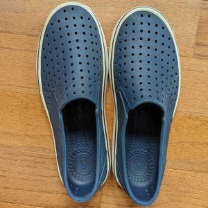 VGUC native shoes size 5